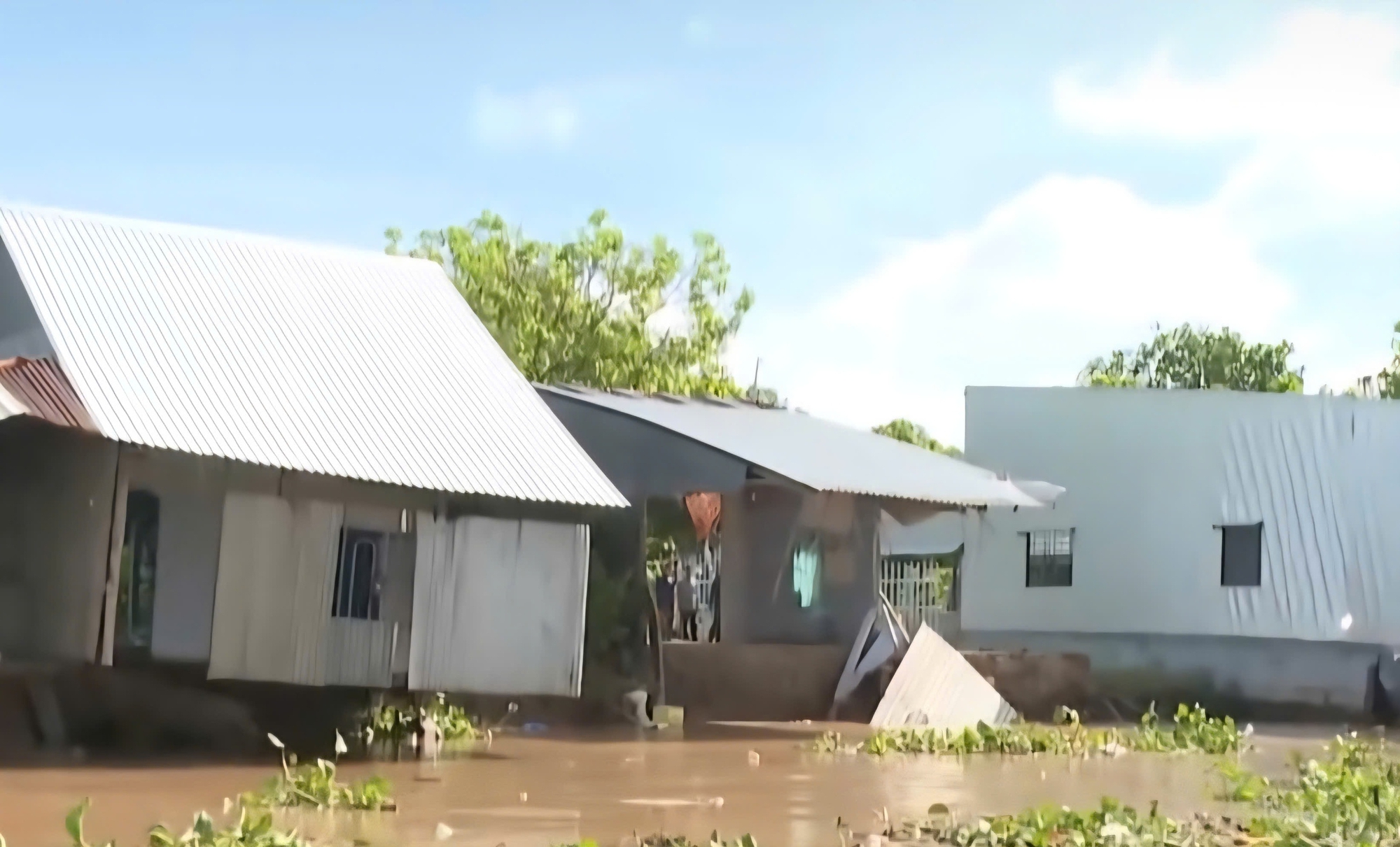 Sạt lở sông Tiền: Gần 1.000 nhân khẩu sống ven sông Tiền bị uy hiếp - Ảnh 10.