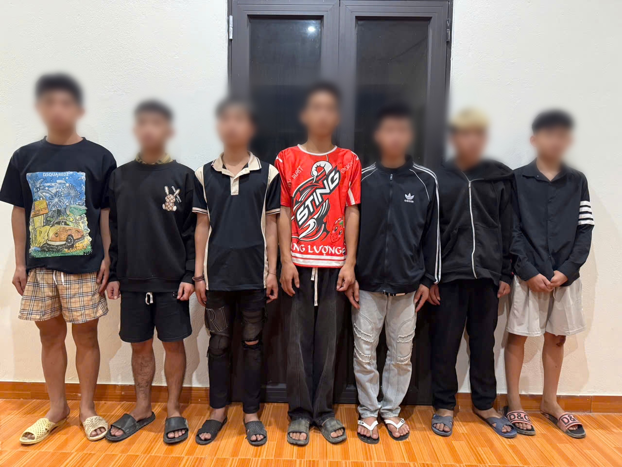 Bắt thiếu niên 17 tuổi cầm đầu nhóm dùng dao chém người trong đêm - Ảnh 2.