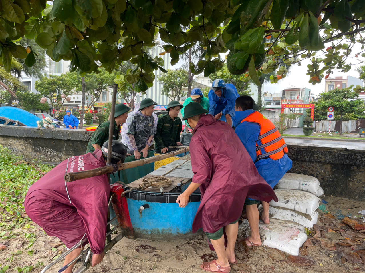 Đà Nẵng huy động toàn lực ứng phó bão số 10 Bualoi- Ảnh 4. Đà Nẵng huy động toàn lực ứng phó bão số 10 Bualoi- Ảnh 4.