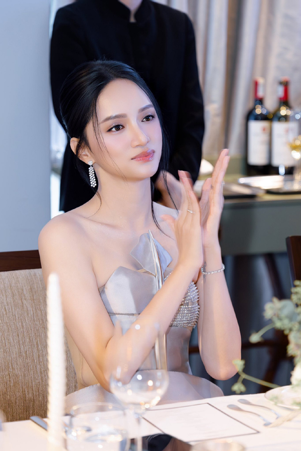Sắc vóc mỹ nhân chuyển giới - đại diện Việt Nam dự Miss Universe 2025 - Ảnh 2.