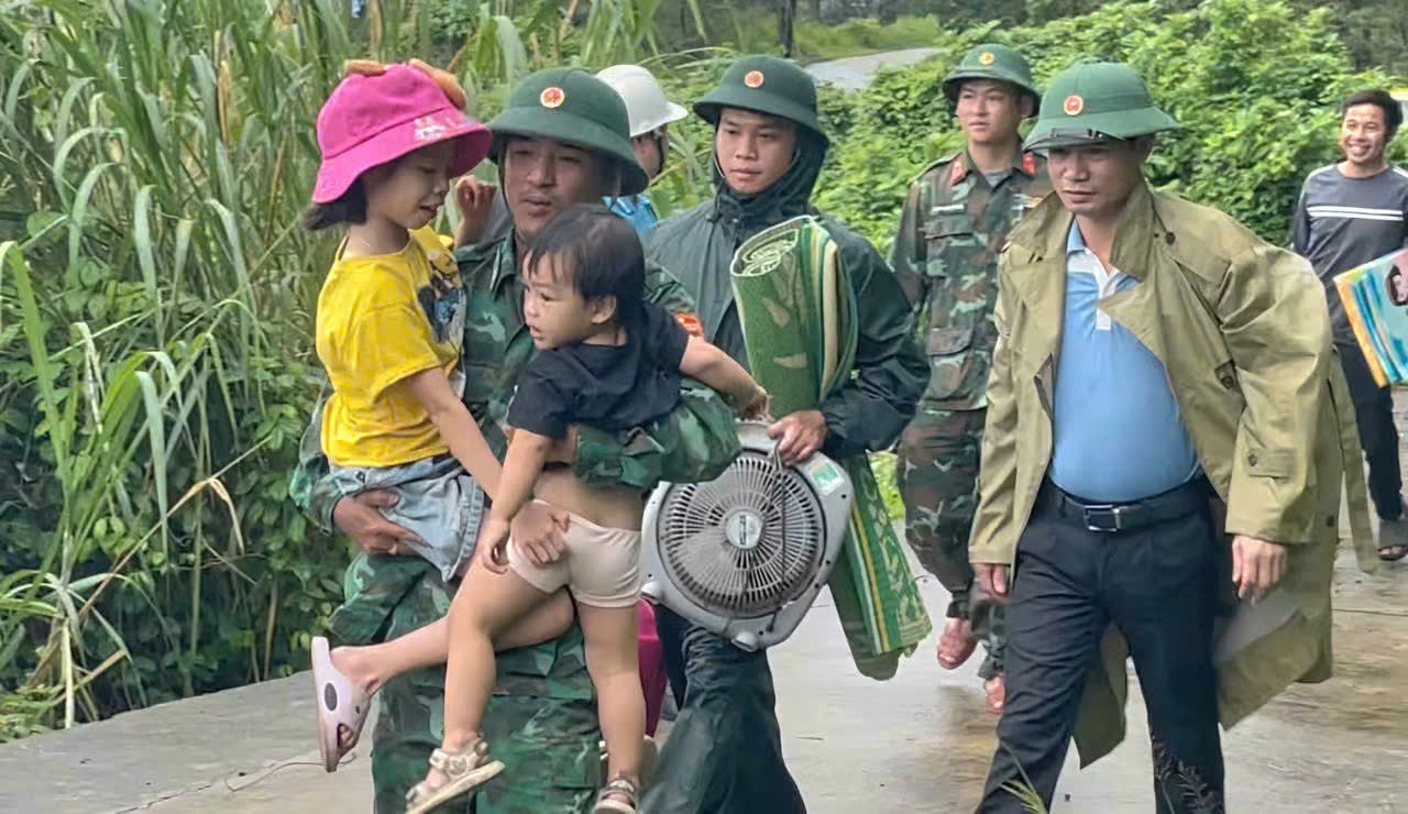 Quảng Trị: 3 người mất tích, di dời hơn 2.300 người dân trước giờ bão đổ bộ- Ảnh 1.