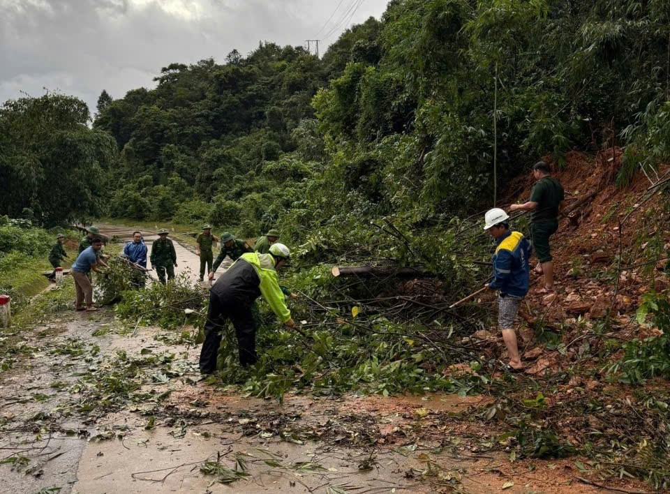 Quảng Trị: 3 người mất tích, di dời hơn 2.300 người dân trước giờ bão đổ bộ- Ảnh 2.
