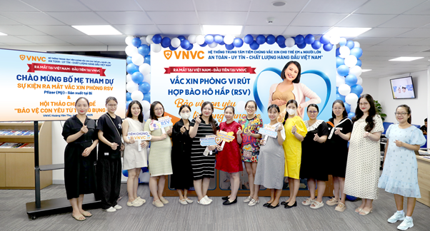Việt Nam lần đầu có vắc xin phòng virus hợp bào hô hấp RSV, tiêm cho mẹ bầu bảo vệ trẻ sơ sinh- Ảnh 4. Việt Nam lần đầu có vắc xin phòng virus hợp bào hô hấp RSV, tiêm cho mẹ bầu bảo vệ trẻ sơ sinh- Ảnh 4.