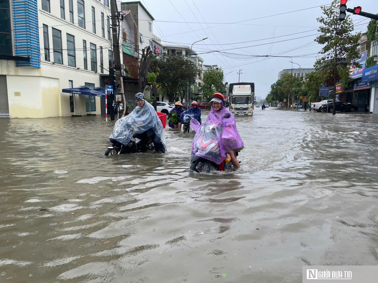 Nghệ An: Toàn bộ học sinh nghỉ học để tránh bão Bualoi- Ảnh 1.