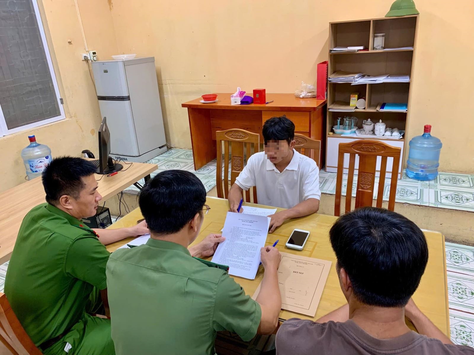 Xử lý nam thanh niên tung tin "nữ công nhân tử vong do ép sản lượng quá nhiều"- Ảnh 1.