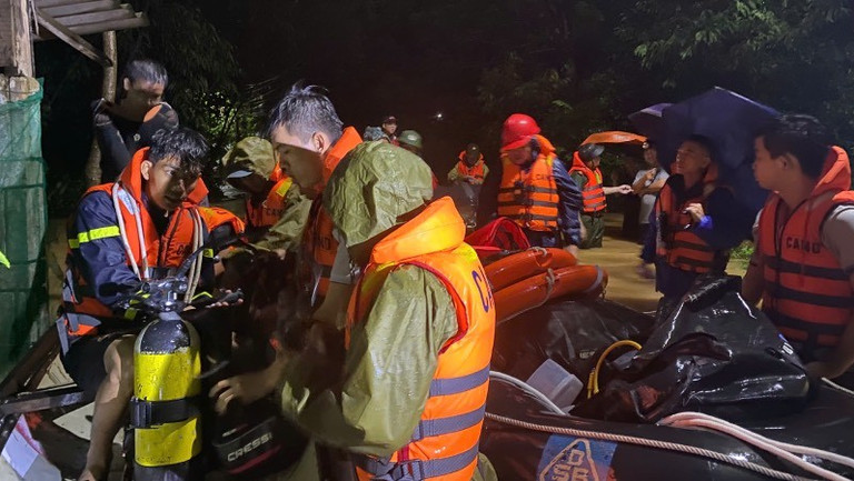 Đã tìm thấy thi thể người phụ nữ bị nước xiết cuốn trôi trên đường ra bến xe về quê - Ảnh 1.