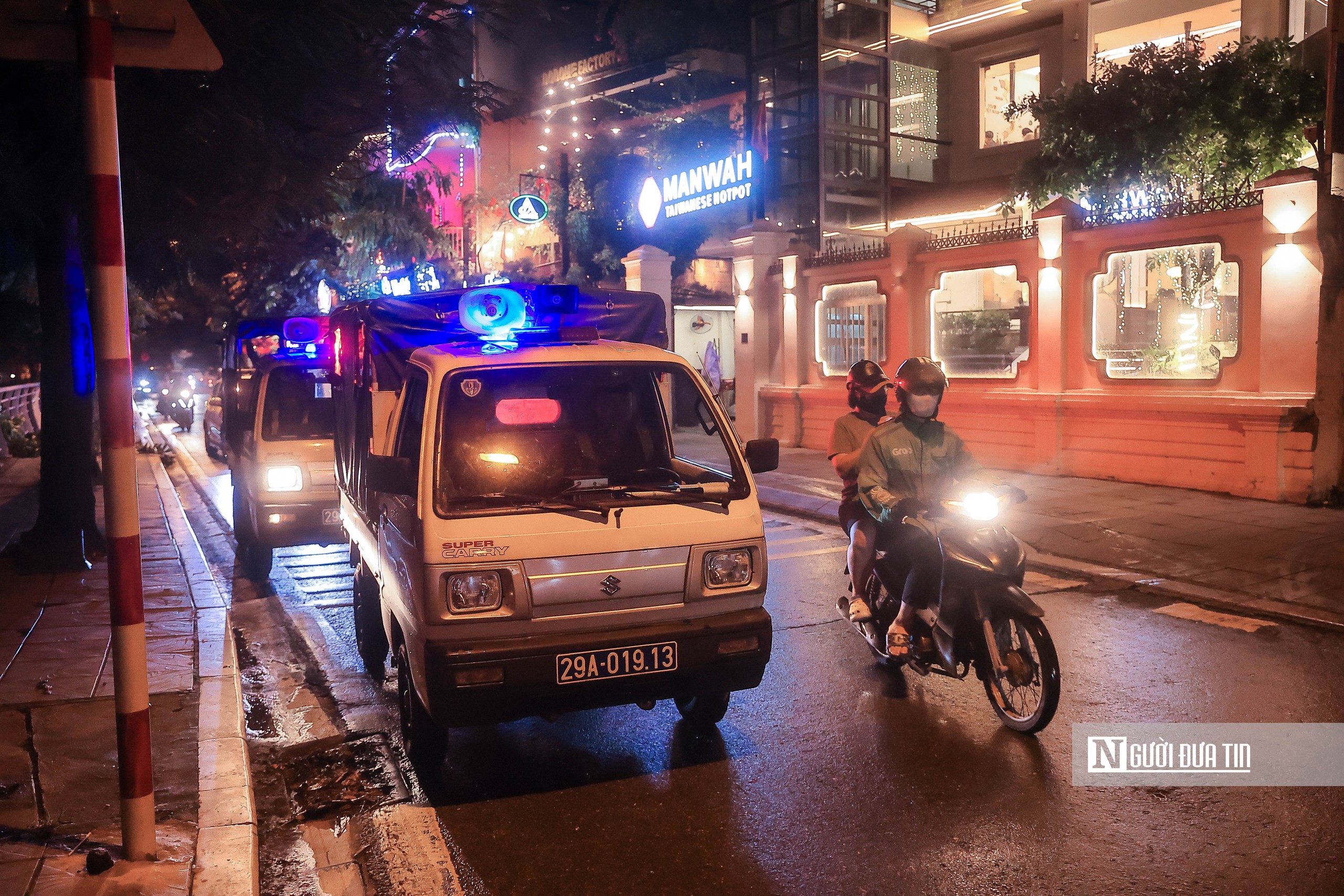 Công an phường Tây Hồ duy trì lực lượng đảm bảo không tái diễn lấn chiếm vỉa hè - Ảnh 3.