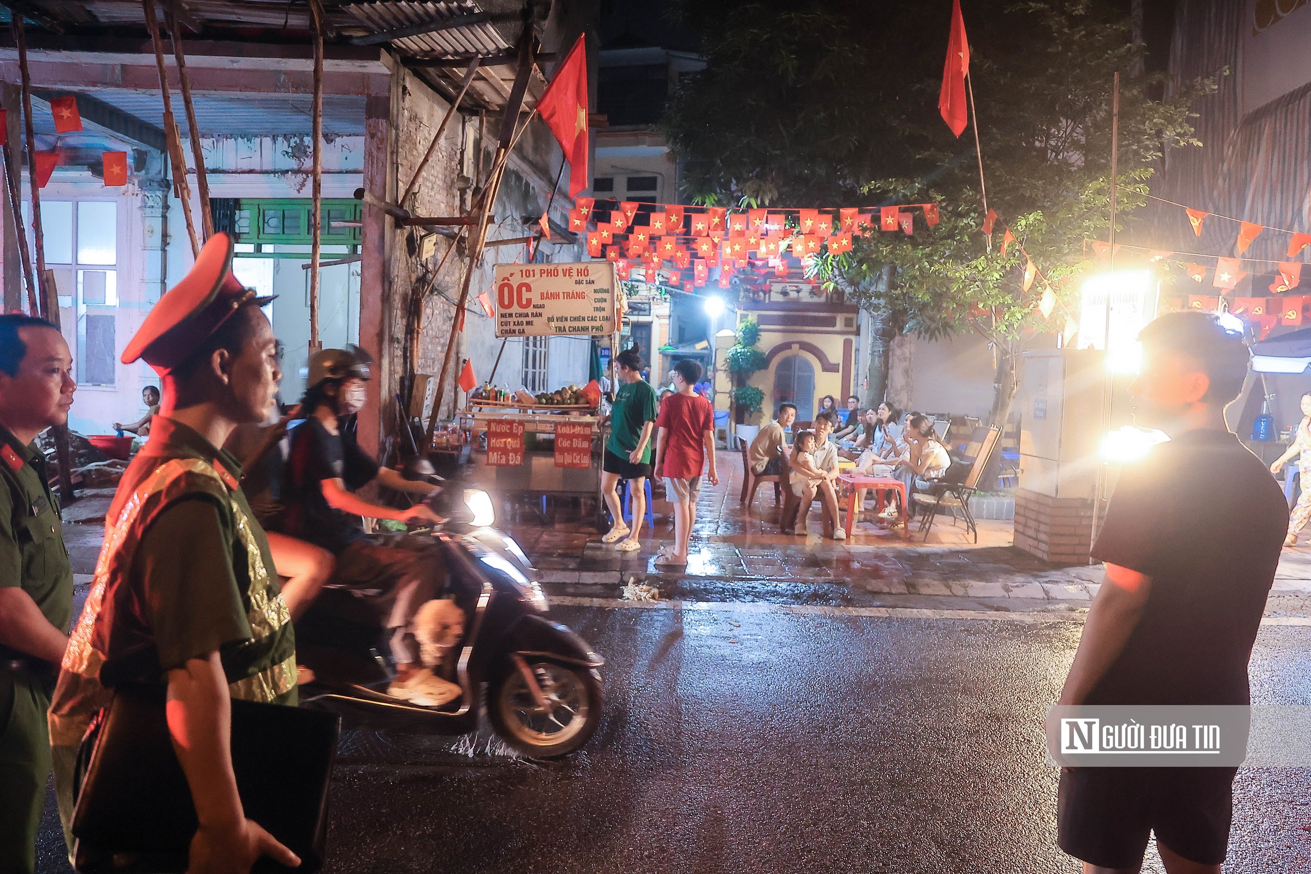 Công an phường Tây Hồ duy trì lực lượng đảm bảo không tái diễn lấn chiếm vỉa hè - Ảnh 7.