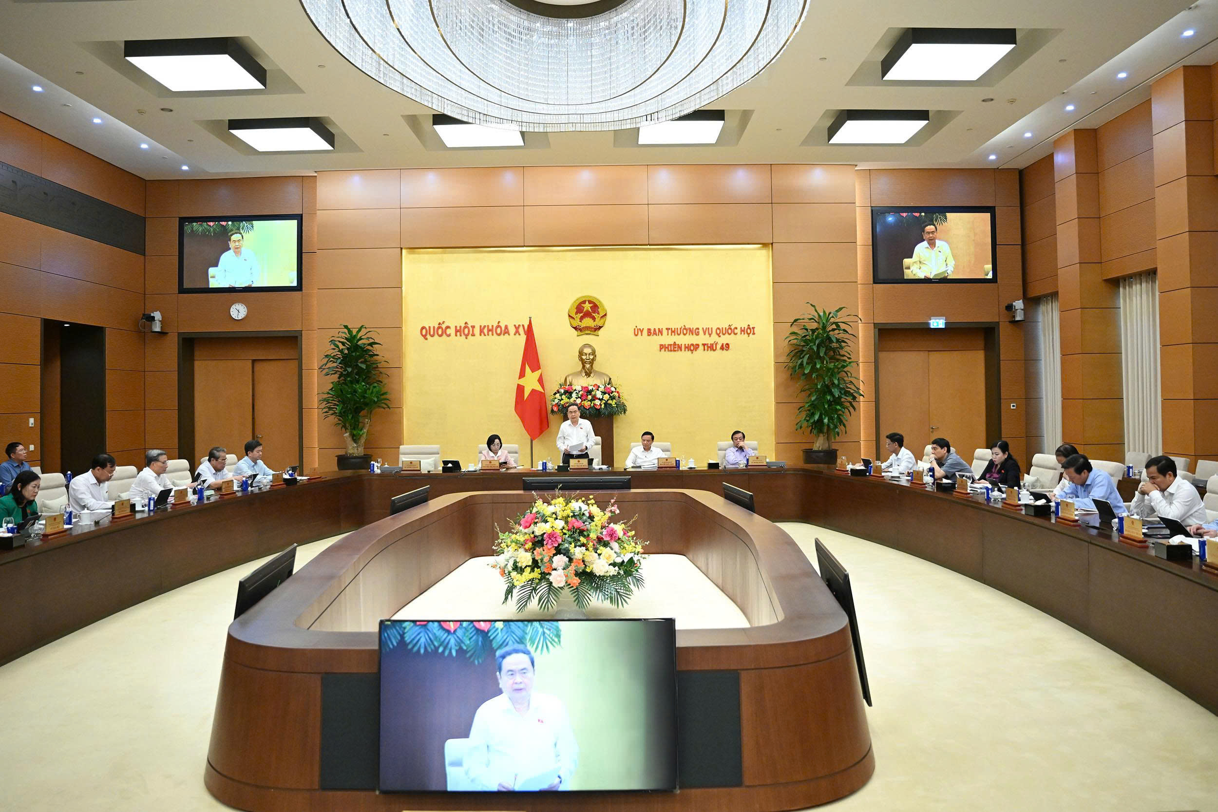 Quốc hội dự kiến xem xét, thông qua gần 50 dự án luật, nghị quyết tại Kỳ họp thứ 10- Ảnh 2.