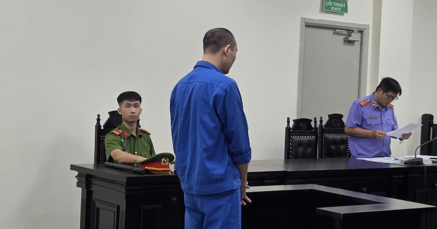 Ghen tuông sau khi đọc trộm tin nhắn, người chồng đâm vợ liên tiếp rồi tự sát - Ảnh 1.