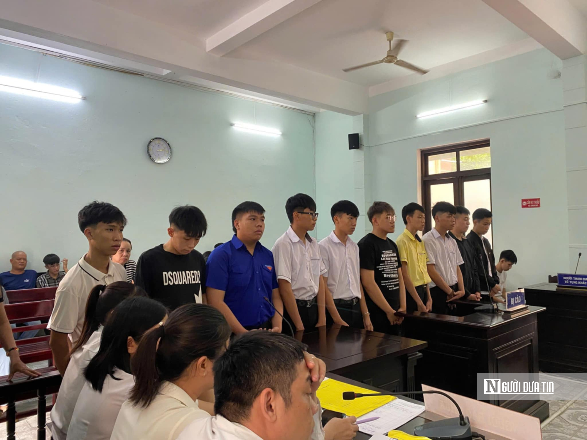 Truy đuổi khiến nạn nhân ngã từ tầng 3 xuống đất, nhóm "choai choai" lãnh án- Ảnh 1.