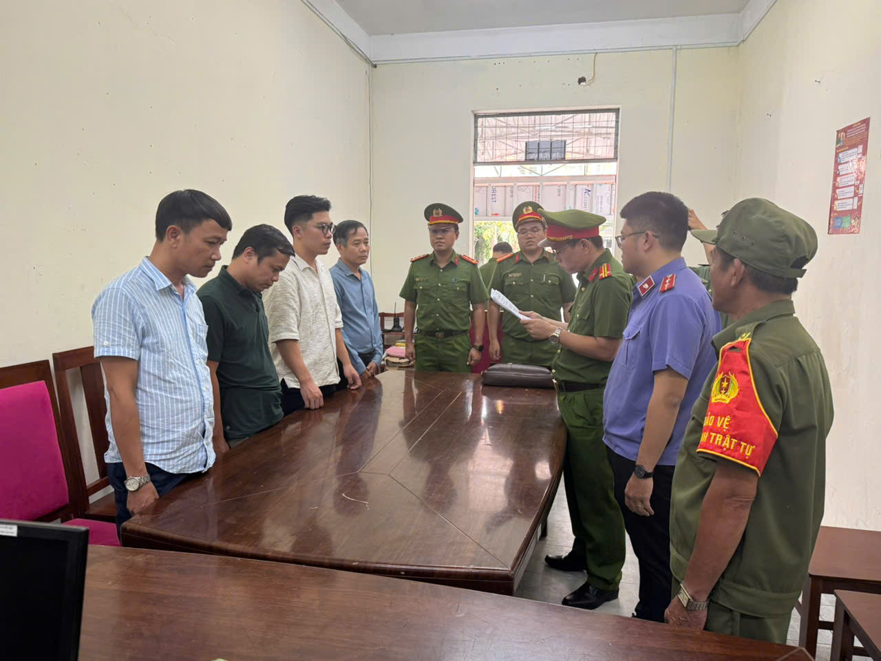 Khởi tố 4 người thông đồng nâng giá đấu giá mỏ cát ở Đà Nẵng
- Ảnh 2.