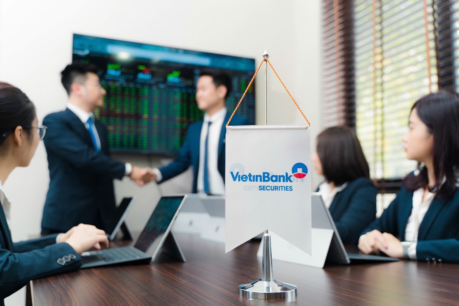 Chứng khoán Công thương khẳng định vai trò kết nối nhà đầu tư với doanh nghiệp - Ảnh 1.