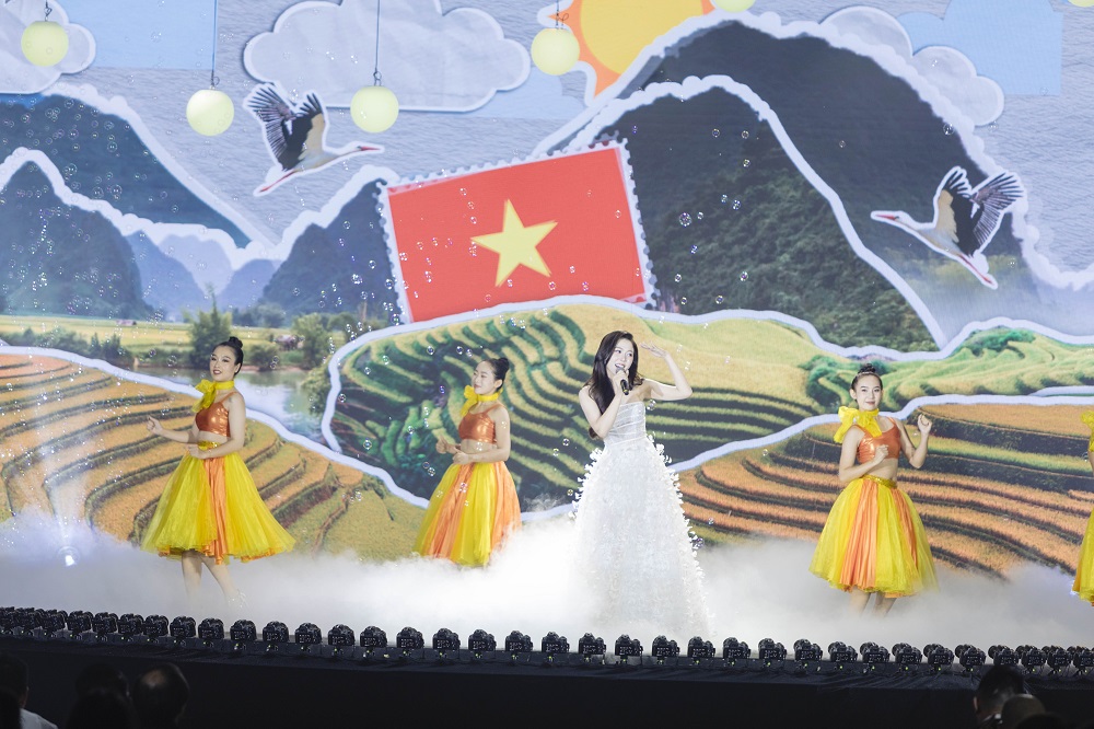 Hoa hậu Bảo Ngọc chính thức đảm nhận vai trò mới, khẳng định bản lĩnh “nàng hậu tri thức” - Ảnh 3.