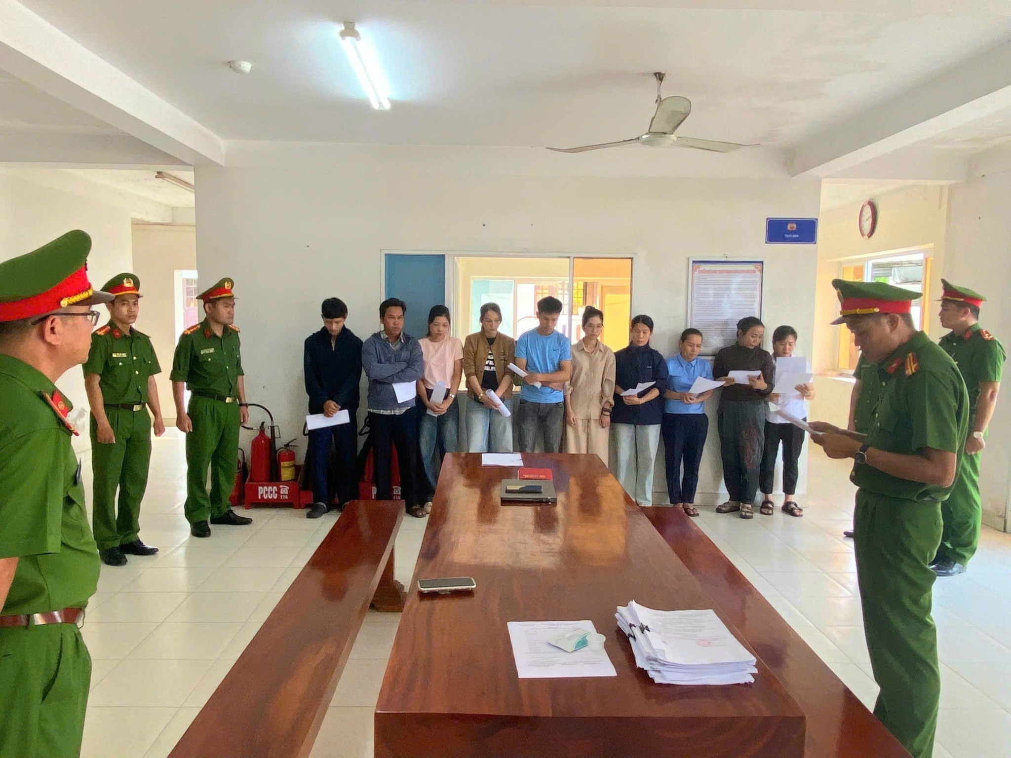 Đà Nẵng: Phát hiện 213 bộ hồ sơ giả rút tiền từ công ty Prudential- Ảnh 1. Đà Nẵng: Phát hiện 213 bộ hồ sơ giả rút tiền từ công ty Prudential- Ảnh 1.