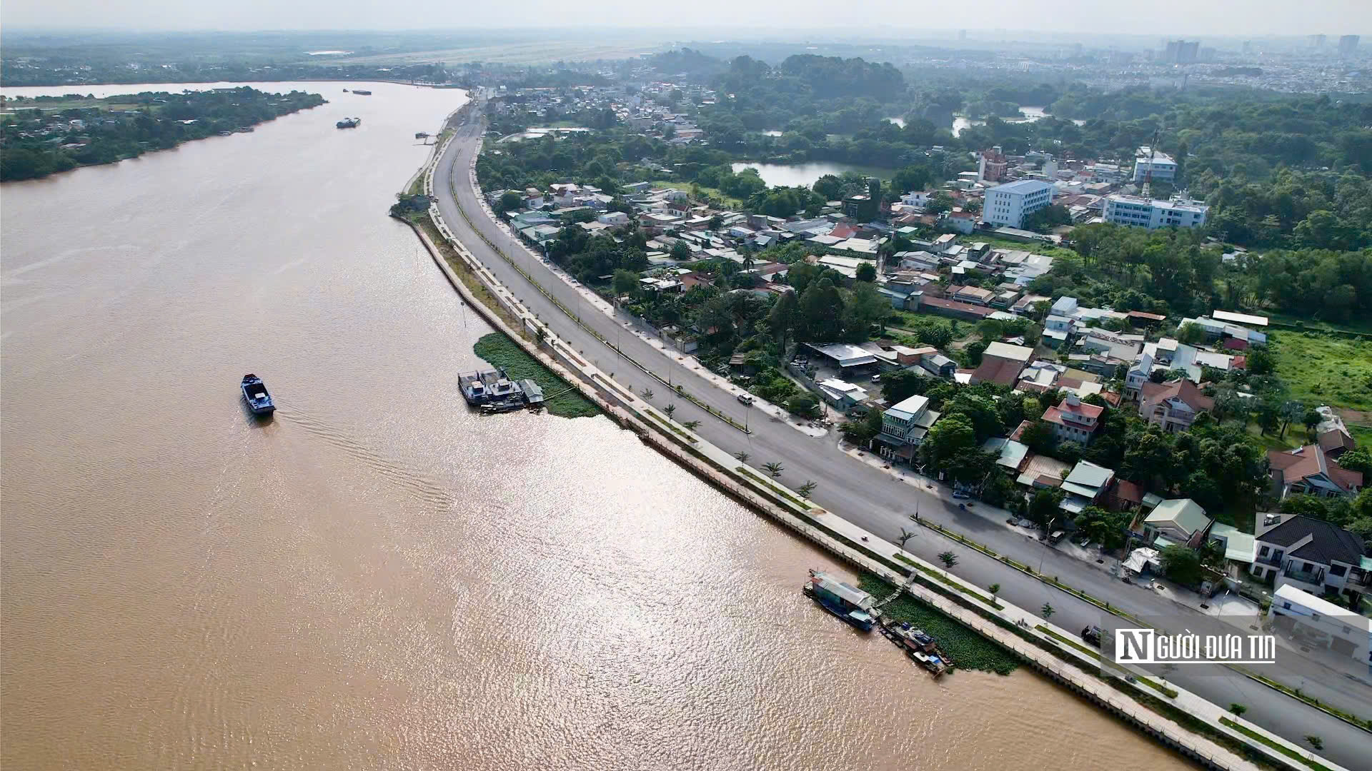 Đường ven sông Đồng Nai đang tăng tốc về đích - Ảnh 2.