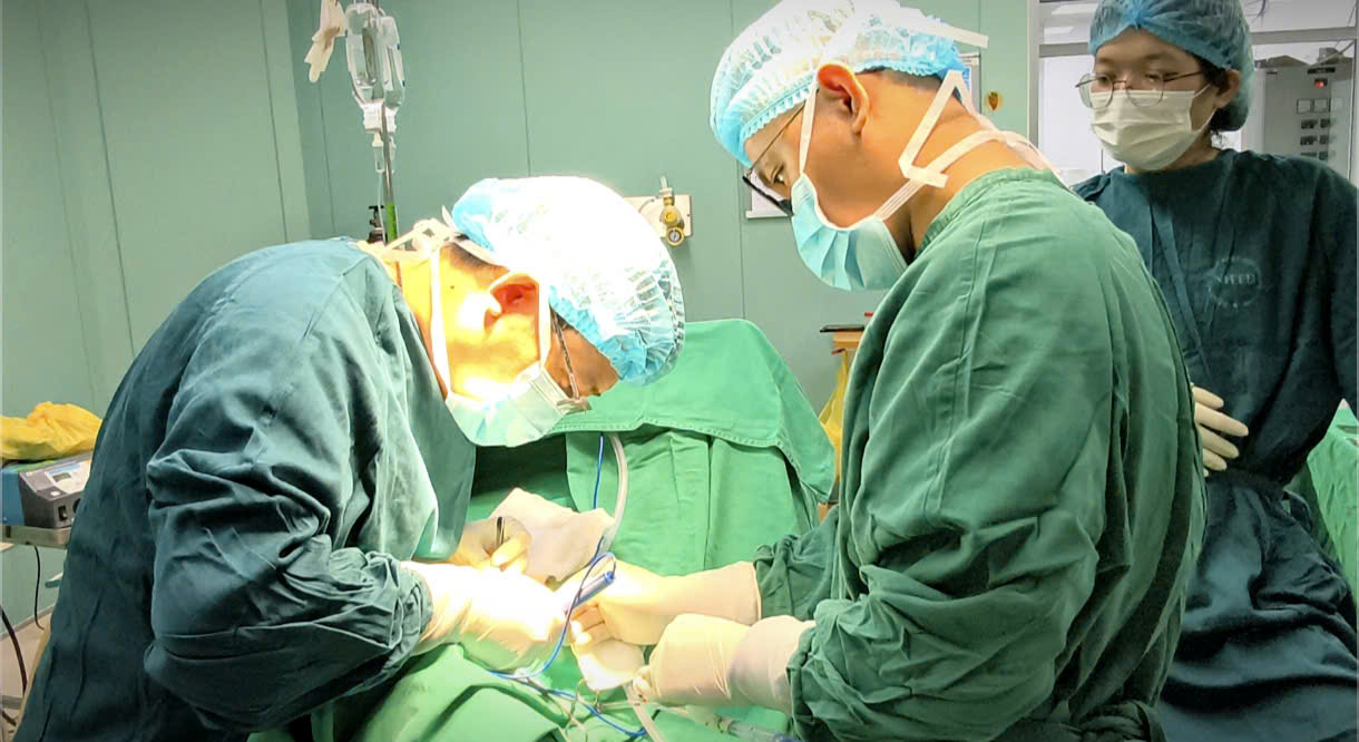 Nguy cơ liệt mặt, mù lòa từ u tuyến nước bọt ác tính - Ảnh 1.