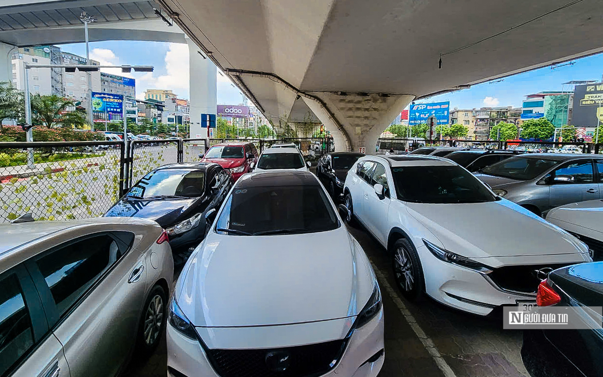 Hà Nội: Cận cảnh những gầm cầu đang làm bãi trông xe - Ảnh 12.