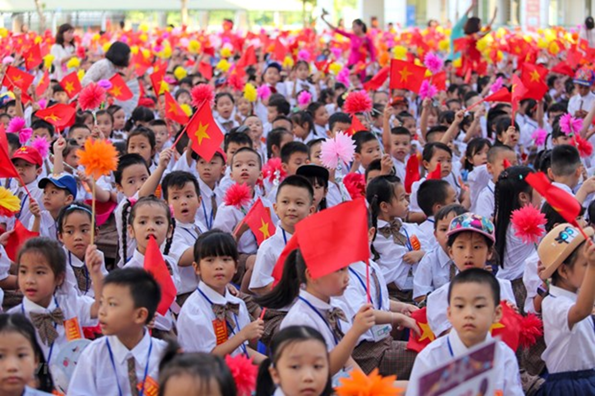 Hà Nội gần 3.000 trường học, sẵn sàng đón 2,3 triệu học sinh - Ảnh 1.