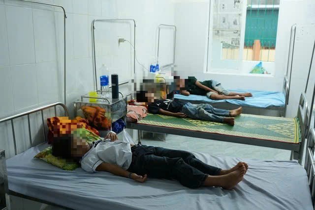 Thông tin mới vụ 40 học sinh ngộ độc sau bữa ăn sáng tại trường- Ảnh 2.