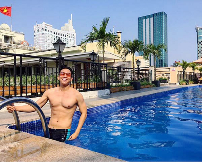 "Ông chú của showbiz" có cú "lội" ngược dòng trong Mưa đỏ, U50 vẫn phong độ, đời tư giữ kín suốt 20 năm - Ảnh 8.