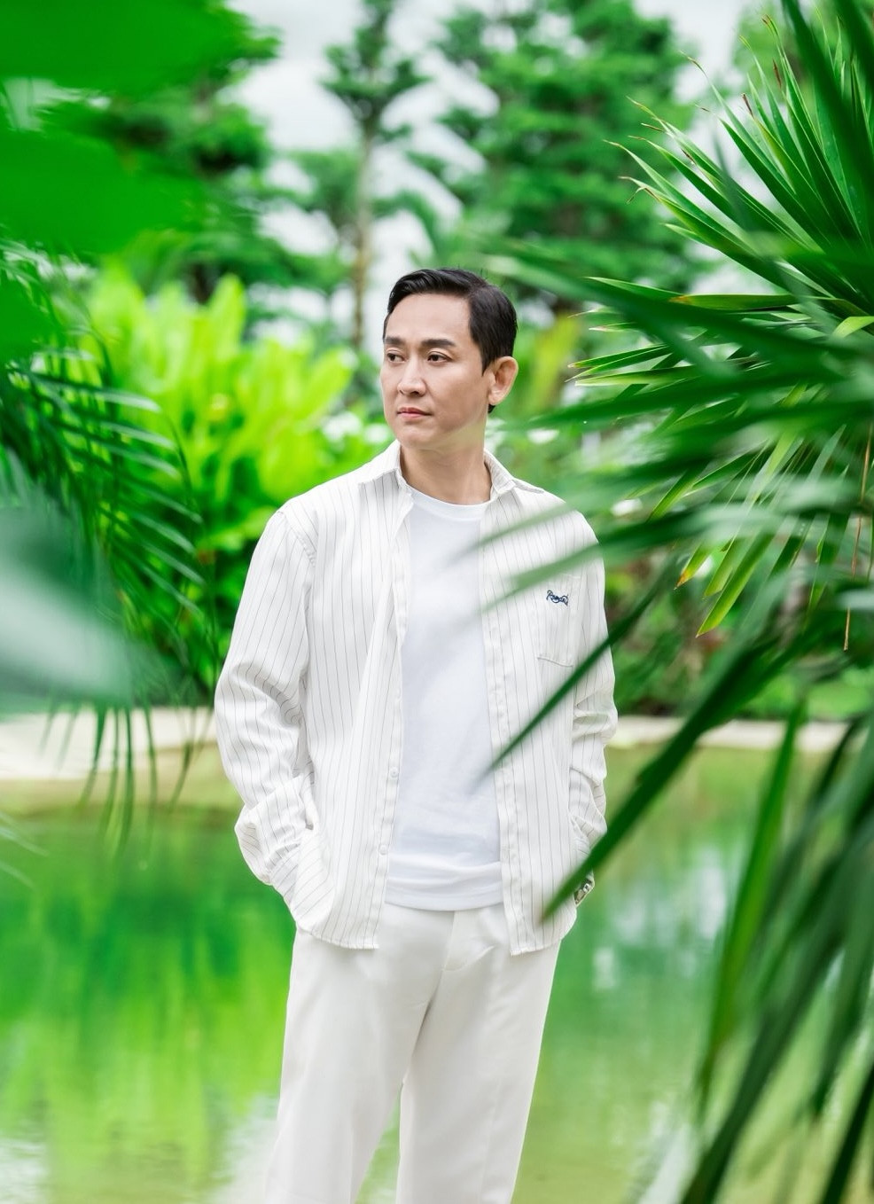 "Ông chú của showbiz" có cú "lội" ngược dòng trong Mưa đỏ, U50 vẫn phong độ, đời tư giữ kín suốt 20 năm - Ảnh 14.