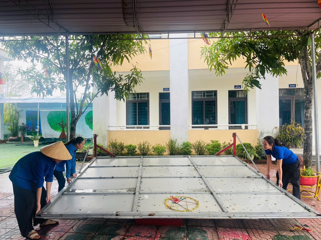 Hà Tĩnh: Nhanh chóng dọn dẹp trường lớp, ổn định nền nếp học tập sau bão số 10- Ảnh 5.