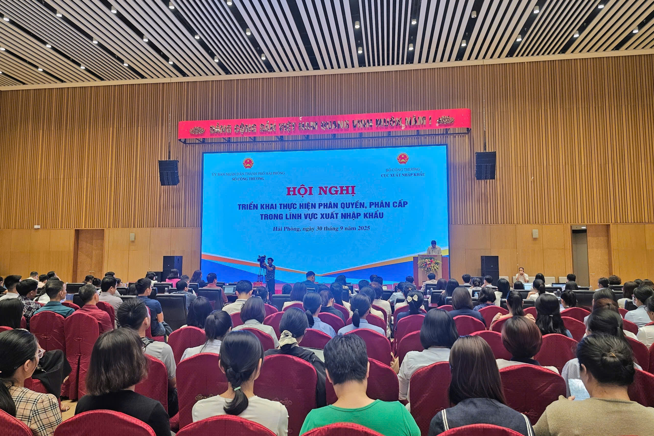 Phân cấp, phân quyền giúp giảm chi phí XNK hàng hóa- Ảnh 1.