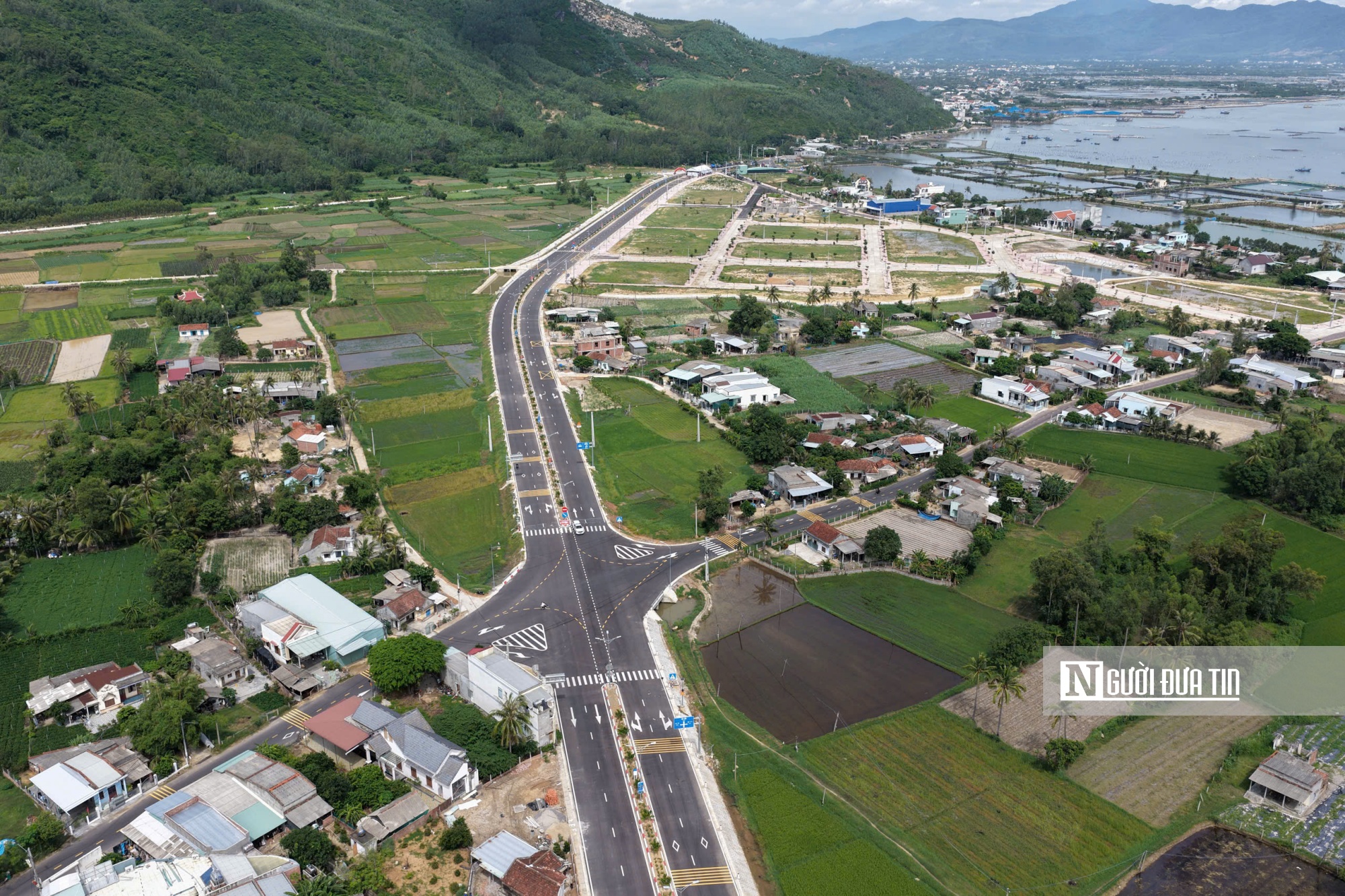 Gia Lai khánh thành 2 tuyến giao thông trọng điểm trước thềm Đại hội Đảng bộ tỉnh- Ảnh 9.