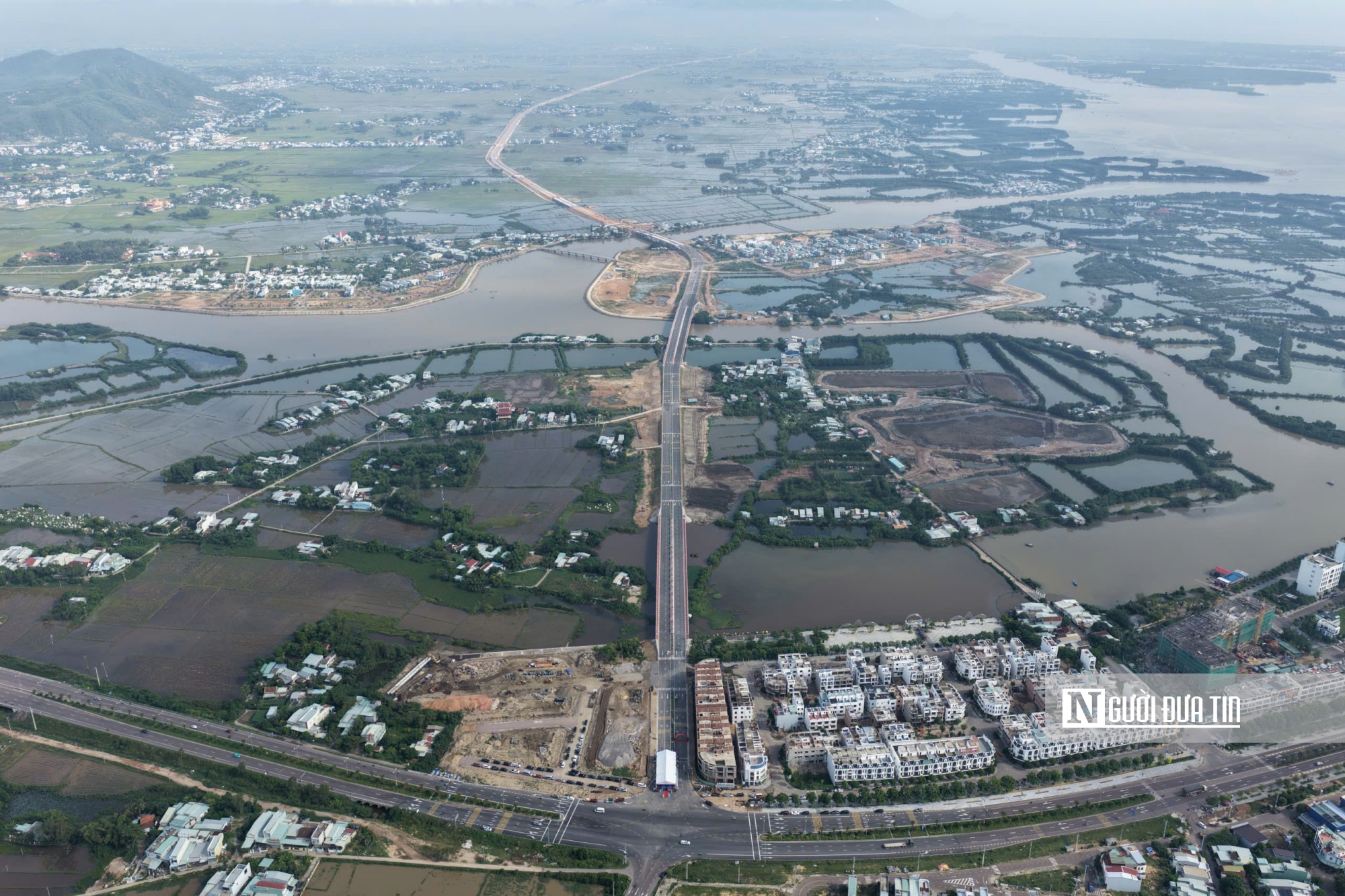 Gia Lai khánh thành 2 tuyến giao thông trọng điểm trước thềm Đại hội Đảng bộ tỉnh- Ảnh 2.