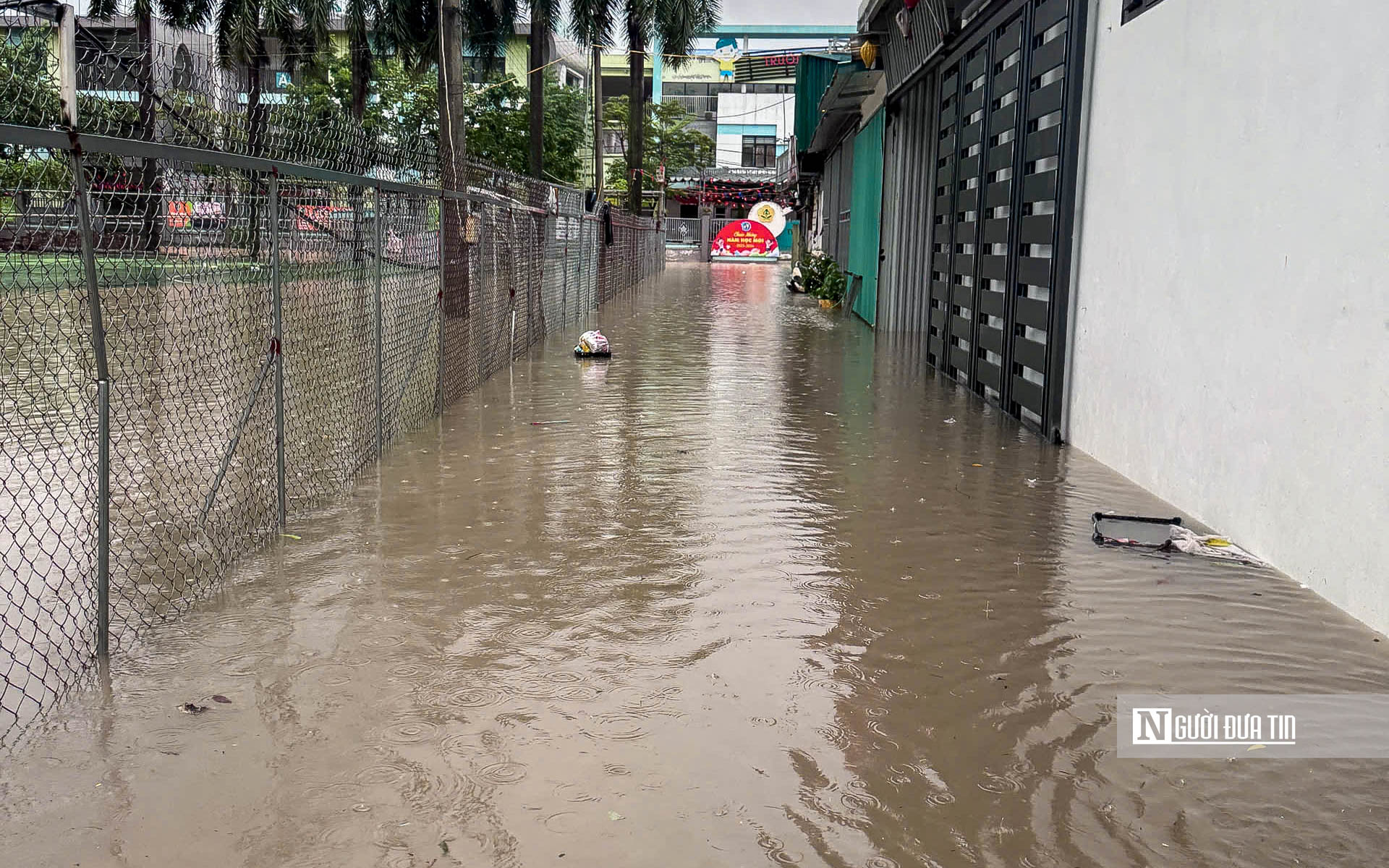 Hà Nội ngập sâu, giao thông ùn tắc sau mưa lớn - Ảnh 16.
