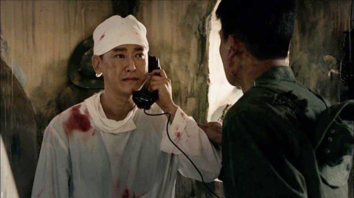 "Ông chú của showbiz" có cú "lội" ngược dòng trong Mưa đỏ, U50 vẫn phong độ, đời tư giữ kín suốt 20 năm - Ảnh 2.