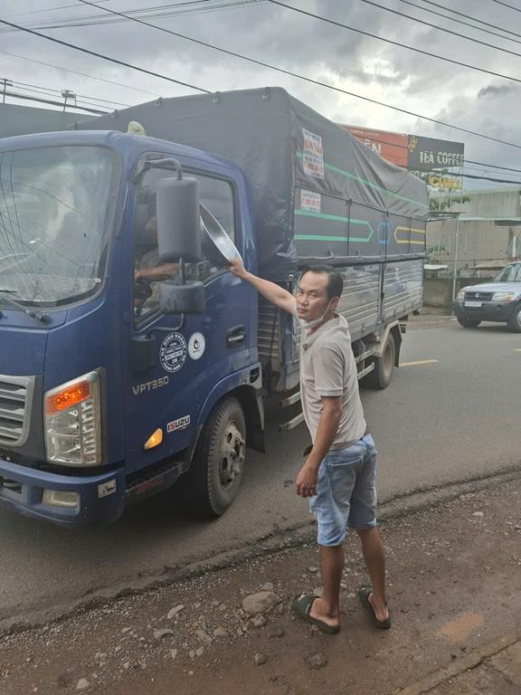Bắt nhóm đối tượng dùng dao và ô tô gây rối - Ảnh 1.