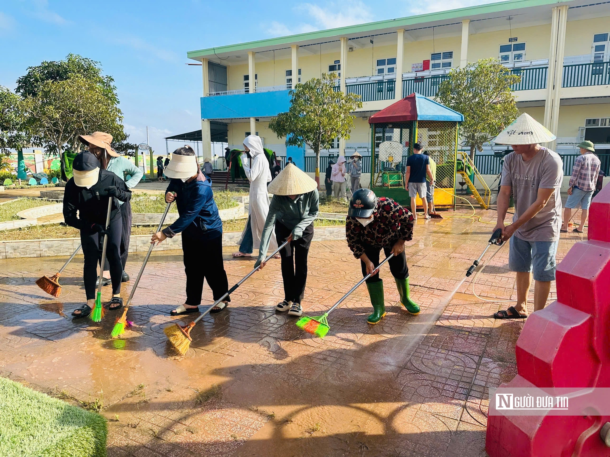 Các trường học ở Hà Tĩnh sẵn sàng tổ chức lễ khai giảng sau bão - Ảnh 3.