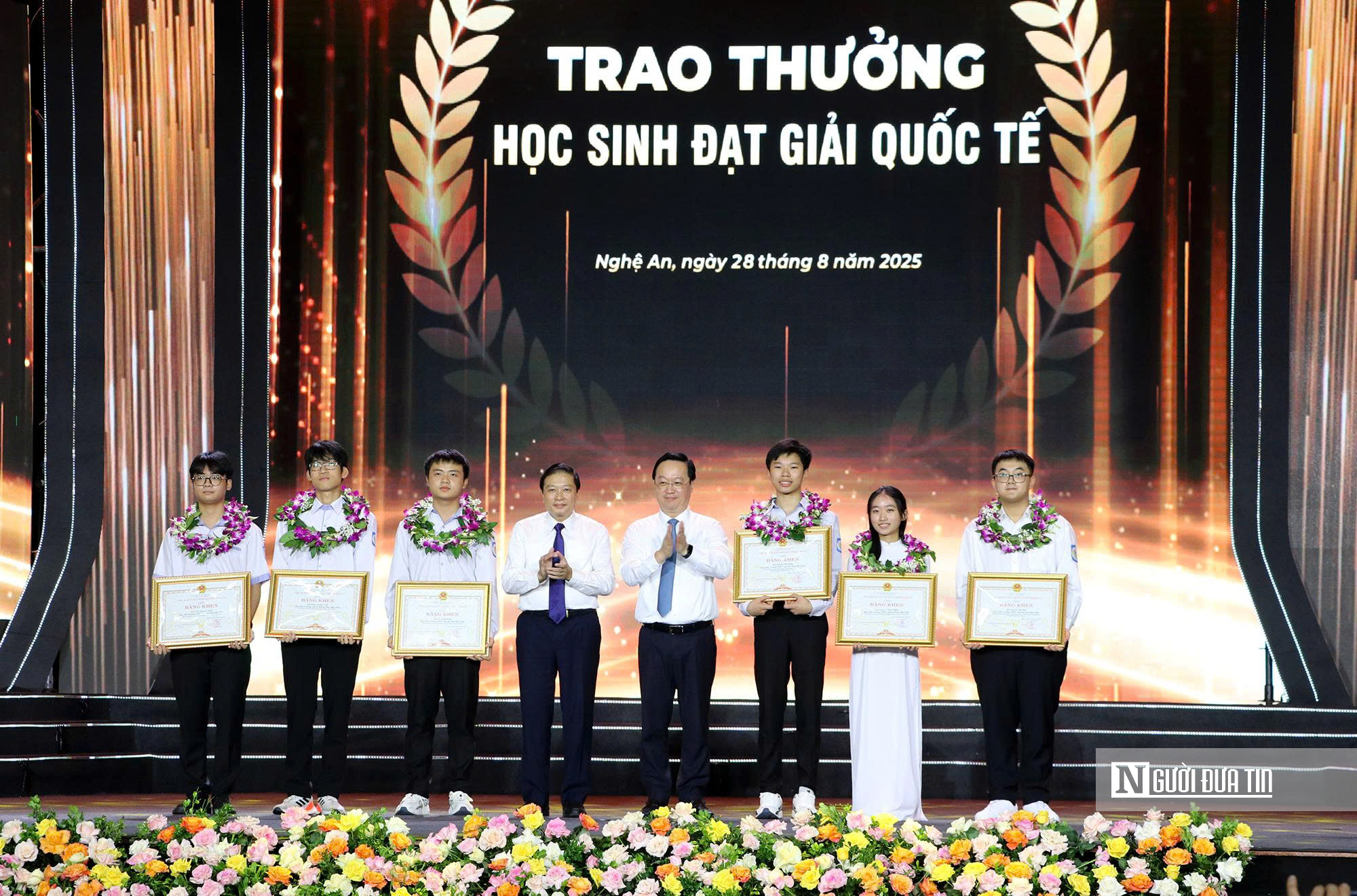 Nghệ An “vượt bão”, kinh tế duy trì đà tăng trưởng- Ảnh 2. Nghệ An “vượt bão”, kinh tế duy trì đà tăng trưởng- Ảnh 2.
