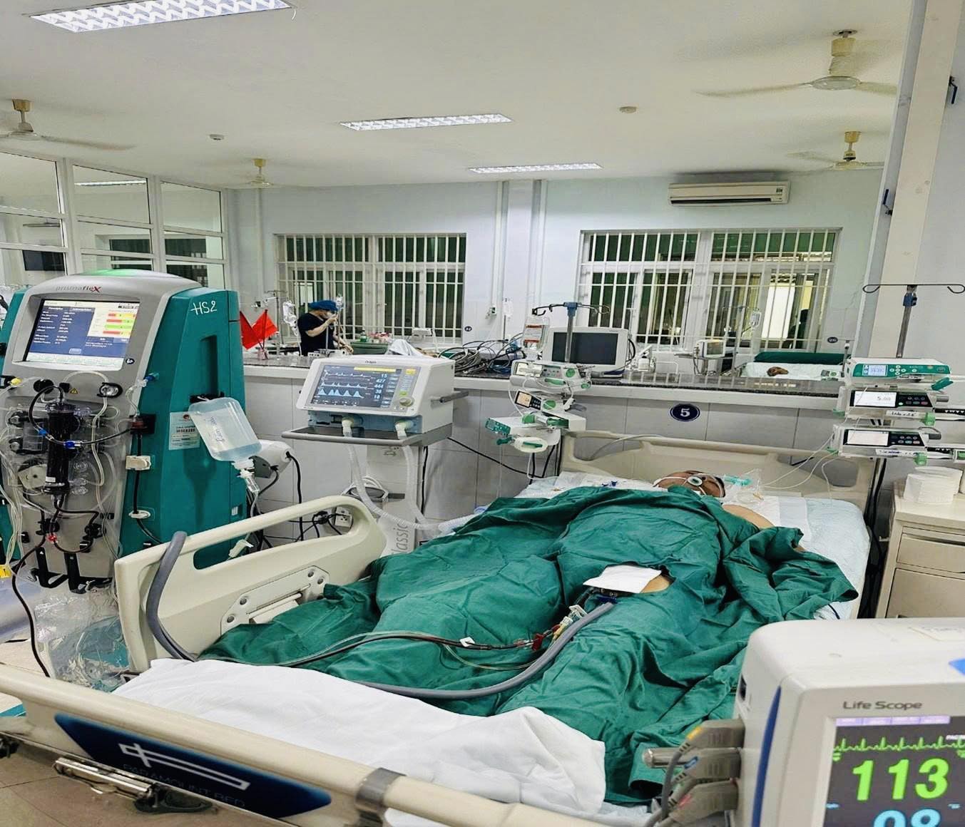 Cứu sống bệnh nhân ngừng tuần hoàn hô hấp dịp Quốc khánh- Ảnh 1. Cứu sống bệnh nhân ngừng tuần hoàn hô hấp dịp Quốc khánh- Ảnh 1.