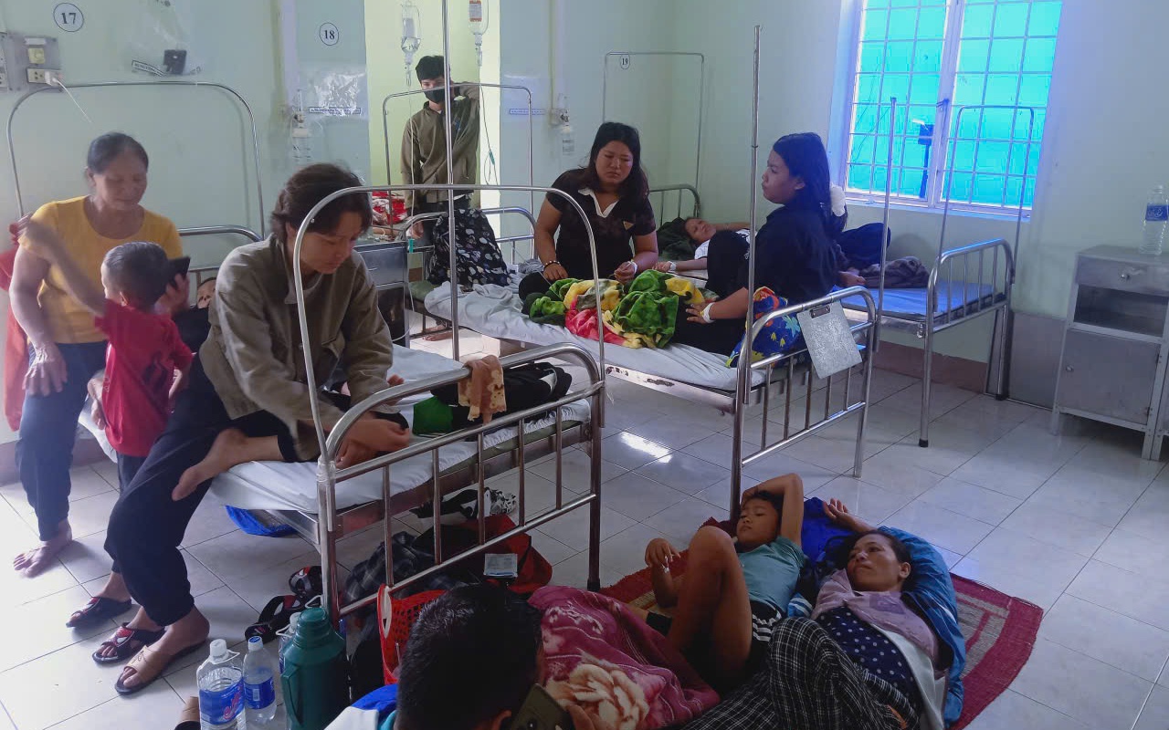 9 học sinh nhập viên do ngộ độc khi ăn thịt cóc- Ảnh 2. 9 học sinh nhập viên do ngộ độc khi ăn thịt cóc- Ảnh 2.