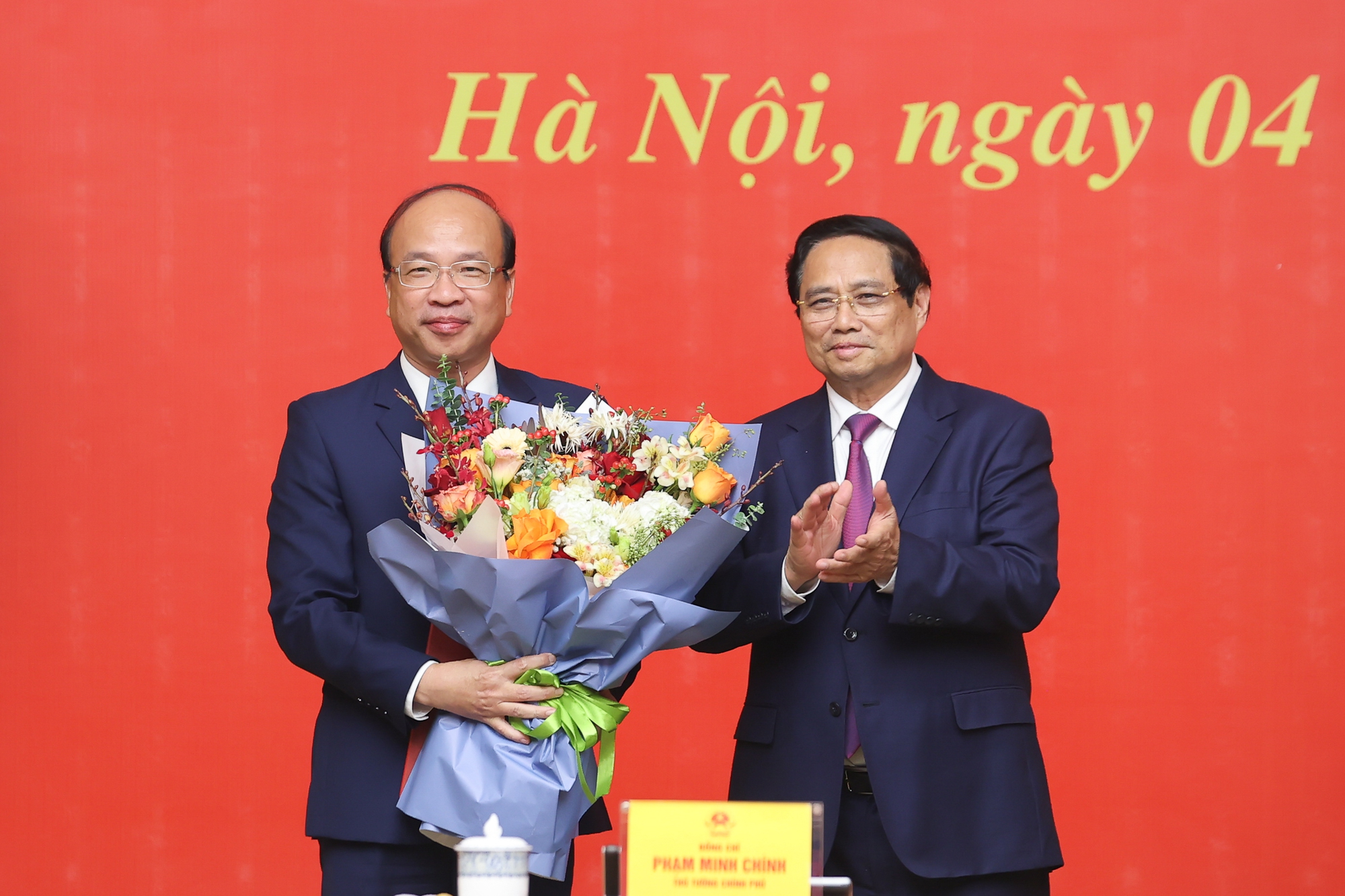 Thủ tướng trao quyết định bổ nhiệm lãnh đạo 8 bộ, cơ quan- Ảnh 6. Thủ tướng trao quyết định bổ nhiệm lãnh đạo 8 bộ, cơ quan- Ảnh 6.