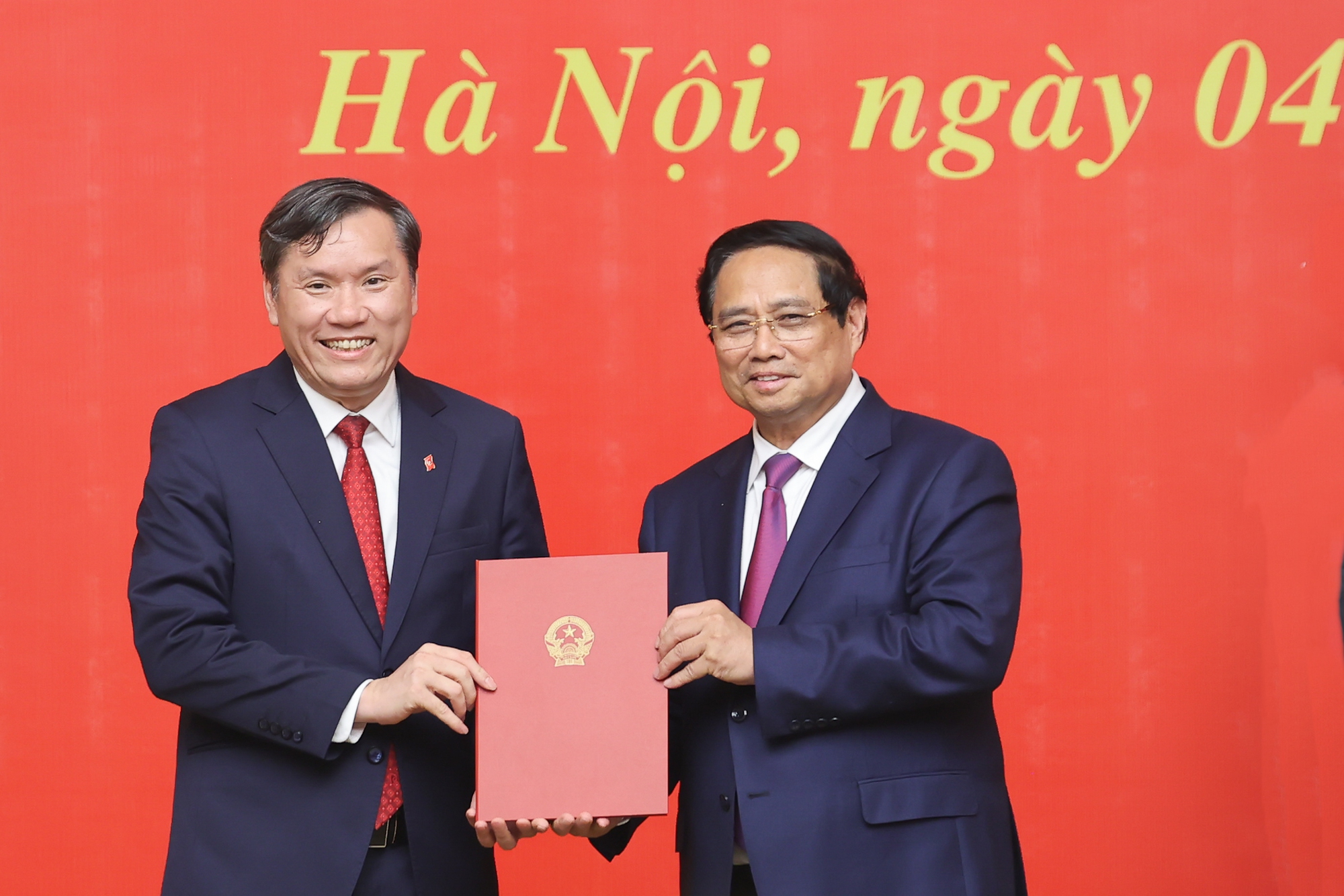 Thủ tướng trao quyết định bổ nhiệm lãnh đạo 8 bộ, cơ quan- Ảnh 4. Thủ tướng trao quyết định bổ nhiệm lãnh đạo 8 bộ, cơ quan- Ảnh 4.