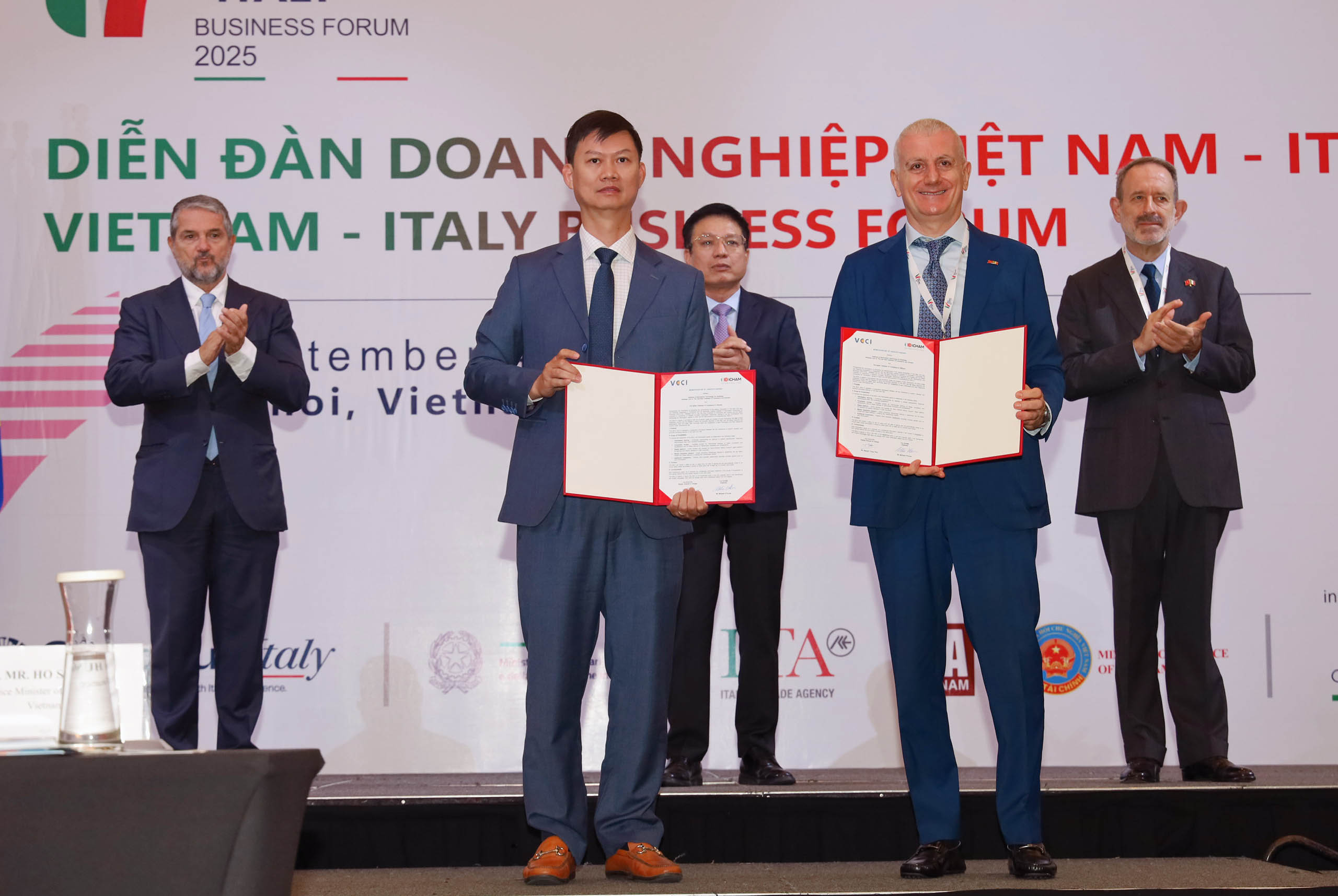 Sức bật mới cho hợp tác đầu tư, thương mại Việt Nam - Italia - Ảnh 2.