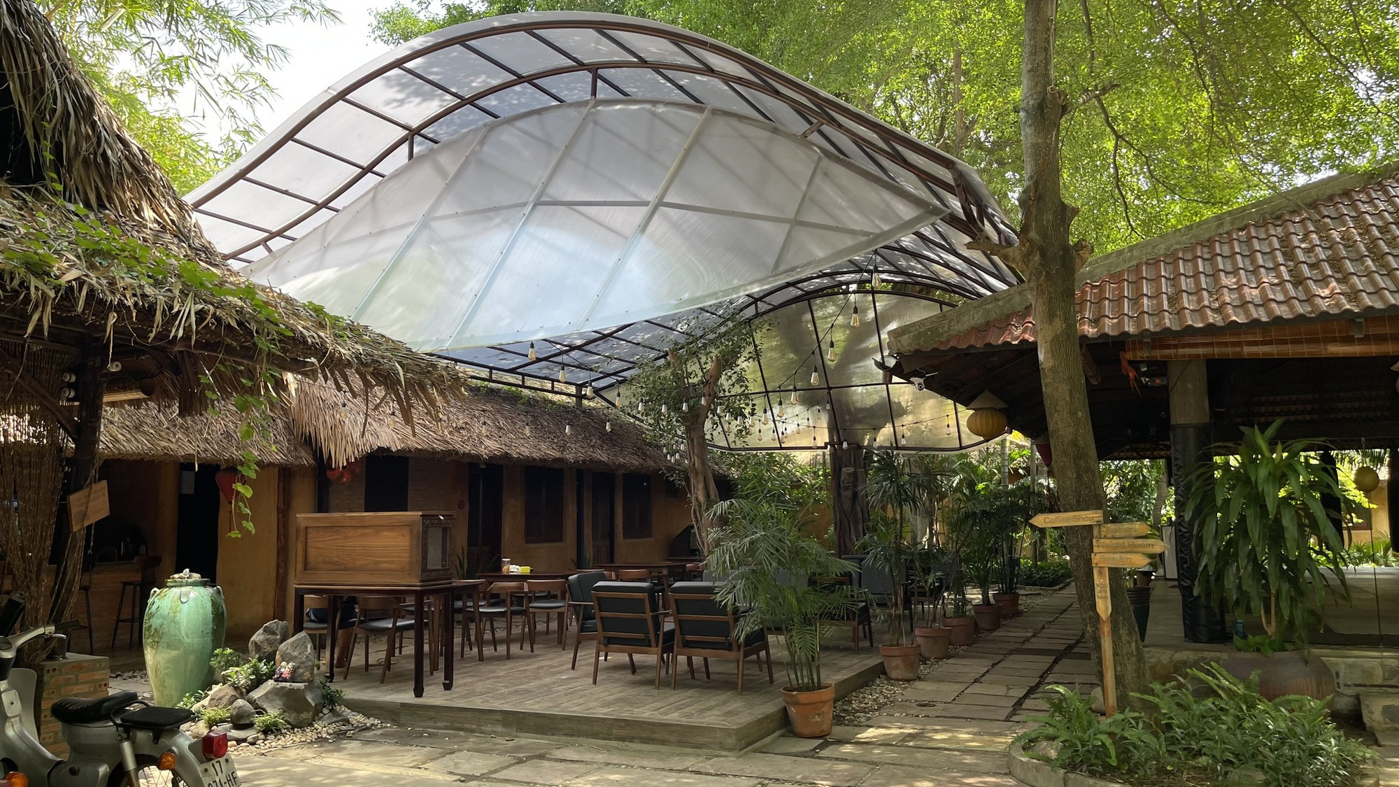 Nam diễn viên nổi tiếng, tuổi 51 độc thân trong cơ ngơi đẹp như resort, có con gái xinh như hoa hậu - Ảnh 4.