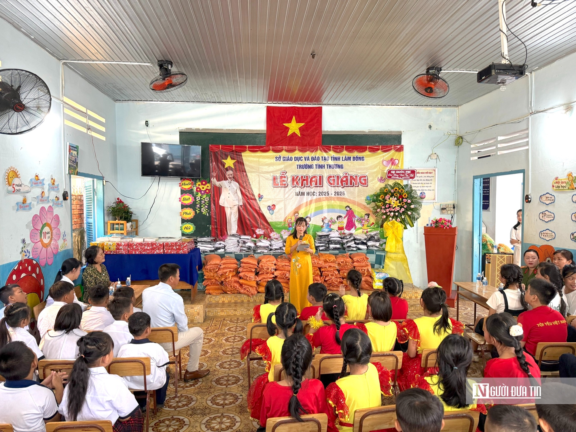 Năm học mới 2025-2026, thắp sáng tương lai cho những trẻ em kém may mắn - Ảnh 1.
