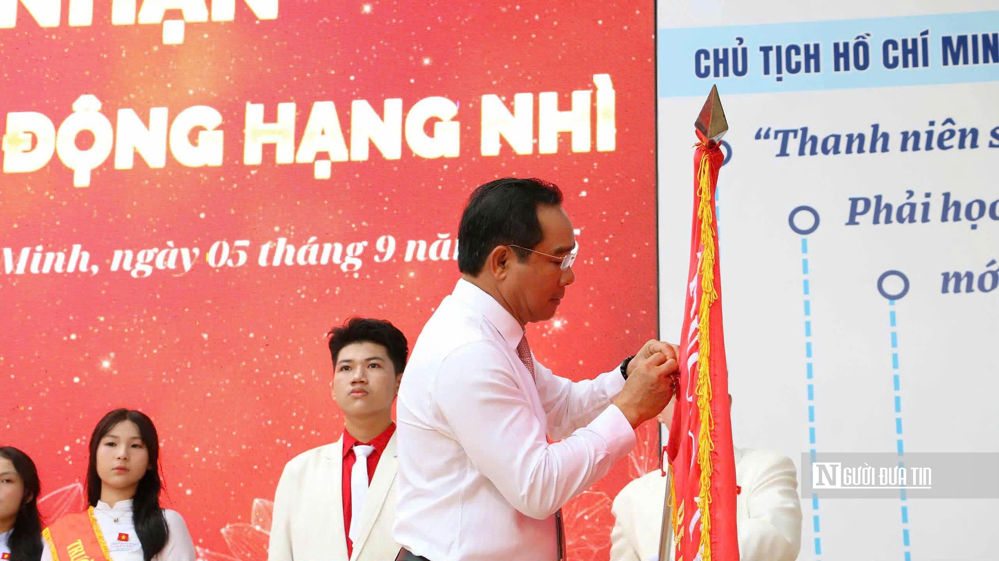 Chủ tịch UBND Tp.HCM Nguyễn Văn Được dự lễ khai giảng năm học mới - Ảnh 2.
