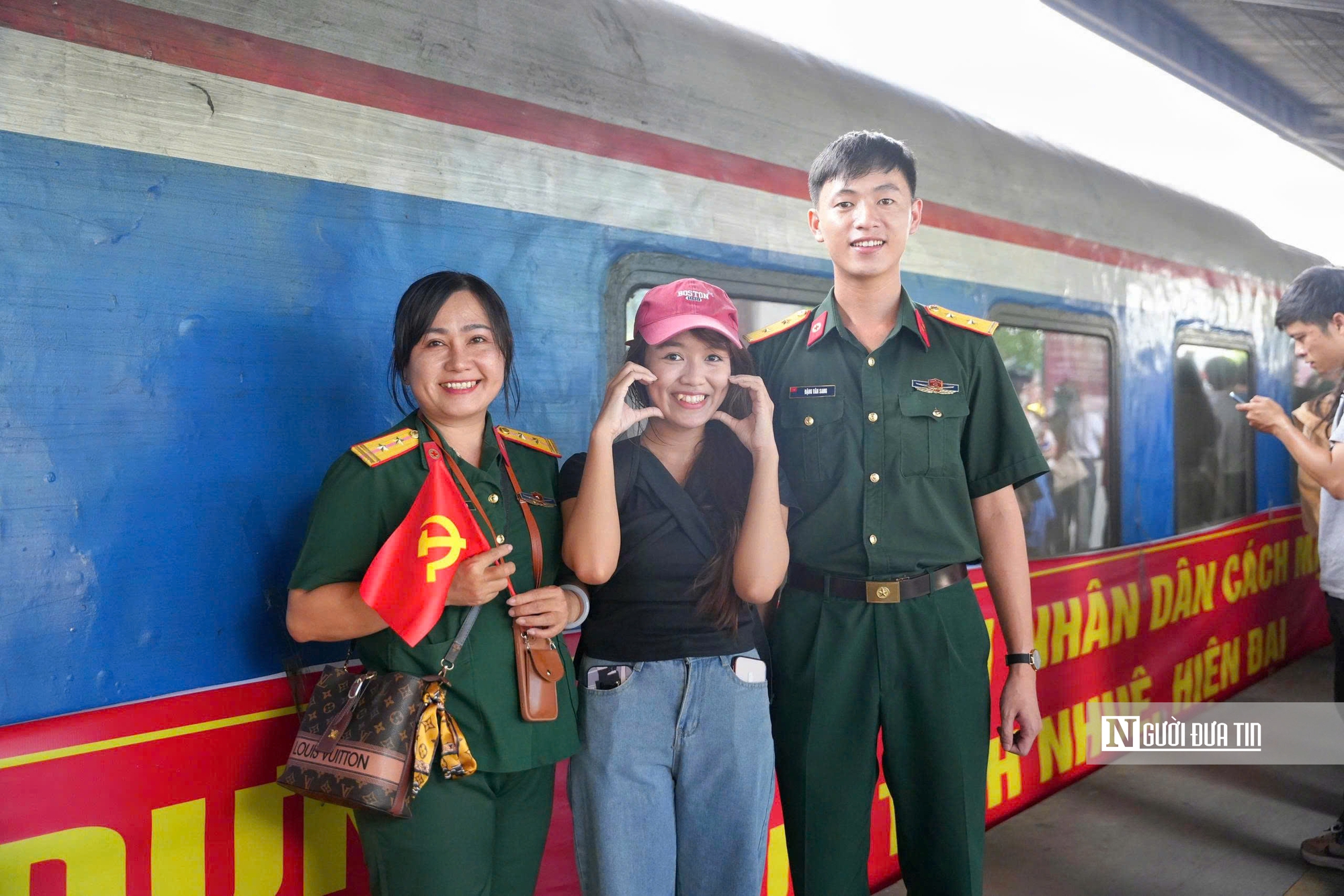 Hàng ngàn bạn trẻ đón Lê Hoàng Hiệp cùng đoàn chiến sĩ trở về từ A80- Ảnh 11.