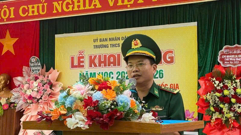 Gia Lai: Trao gần 1,6 tỷ đồng cho học sinh có hoàn cảnh khó khăn ở khu vực biên giới- Ảnh 2. Gia Lai: Trao gần 1,6 tỷ đồng cho học sinh có hoàn cảnh khó khăn ở khu vực biên giới- Ảnh 2.