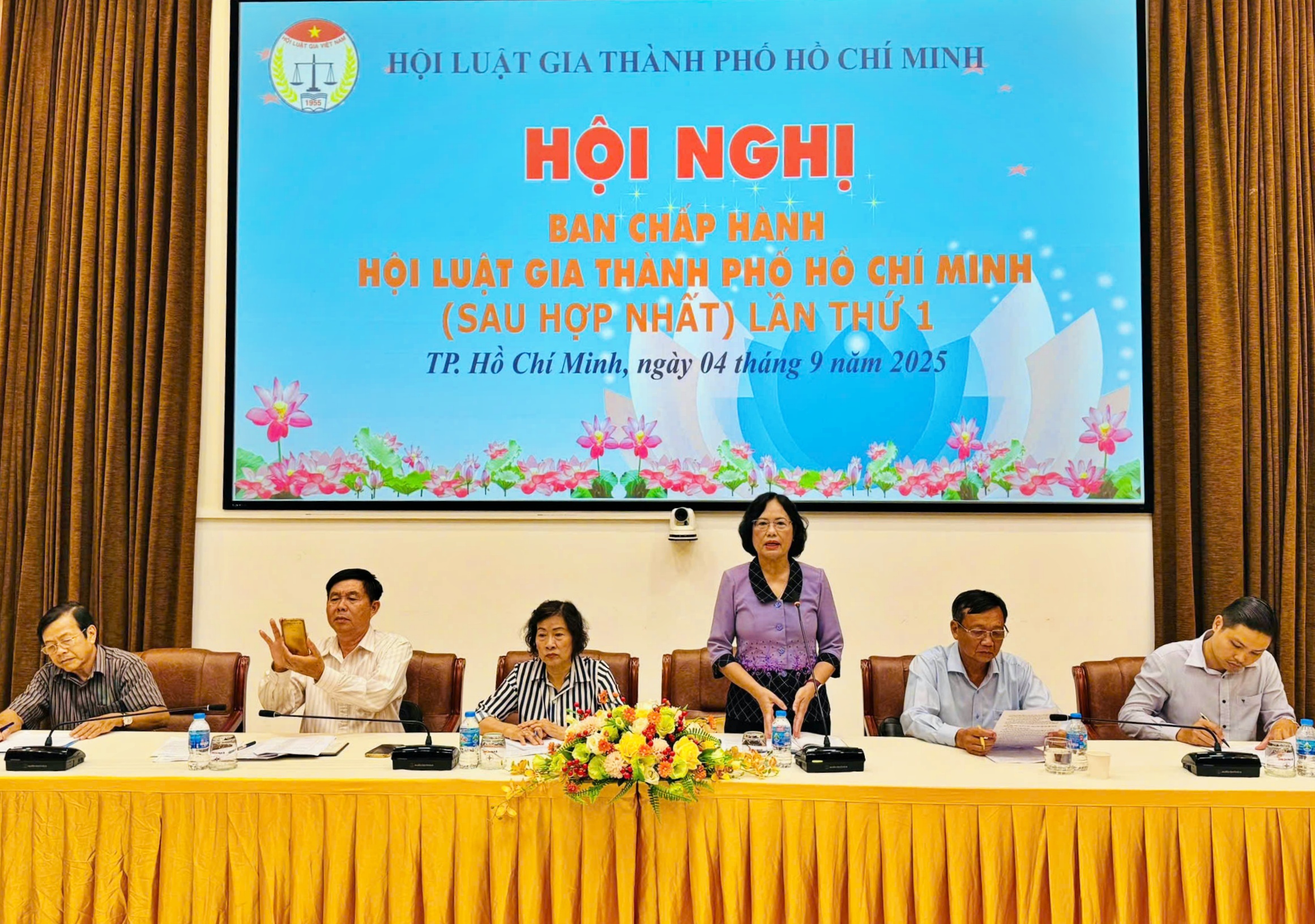 Bà Ung Thị Xuân Hương được bầu là Chủ tịch Hội Luật gia Tp.Hồ Chí Minh- Ảnh 1. Bà Ung Thị Xuân Hương được bầu là Chủ tịch Hội Luật gia Tp.Hồ Chí Minh- Ảnh 1.