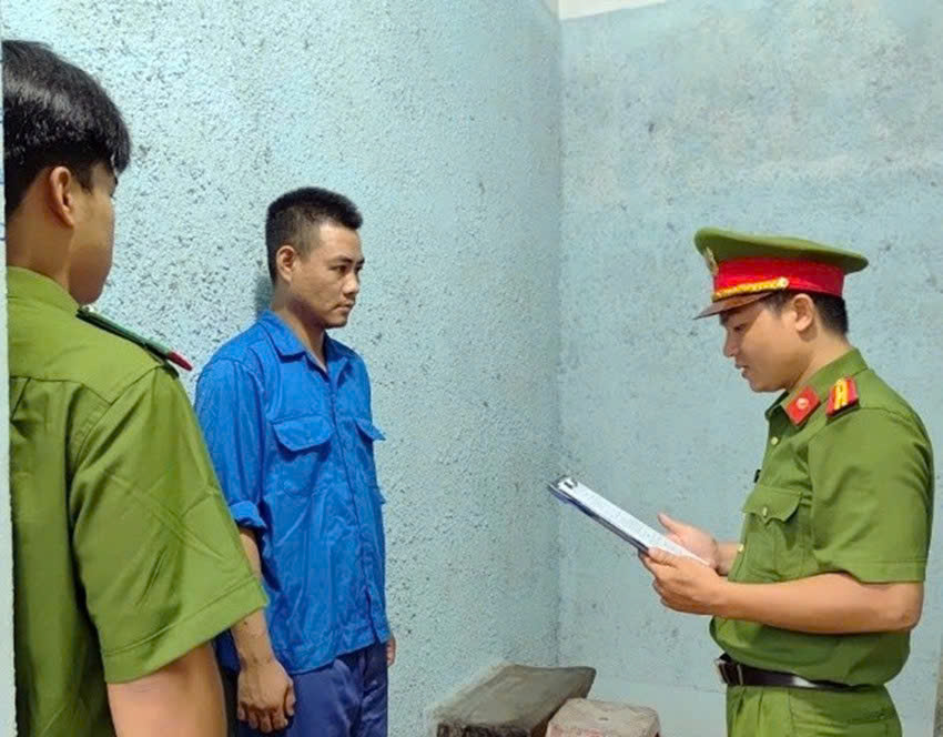 Lâm Đồng: Khởi tố đối tượng tông thẳng vào xe công an xã - Ảnh 1.