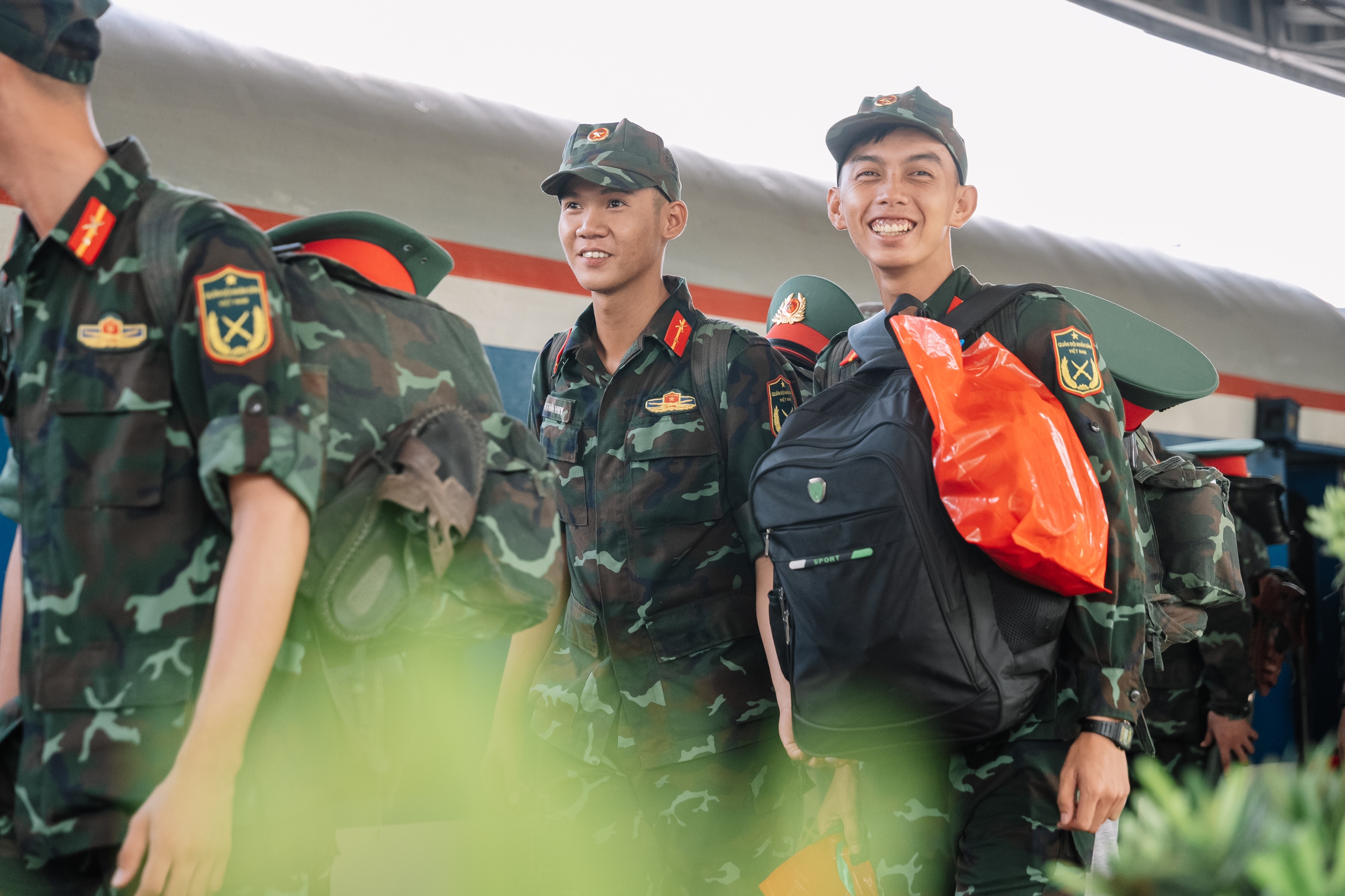 Hàng ngàn bạn trẻ đón Lê Hoàng Hiệp cùng đoàn chiến sĩ trở về từ A80- Ảnh 15.