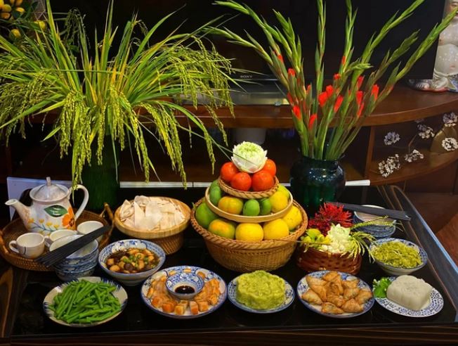 Văn khấn Rằm tháng 7 cúng thần linh, gia tiên, chúng sinh đầy đủ, chi tiết - Ảnh 1.