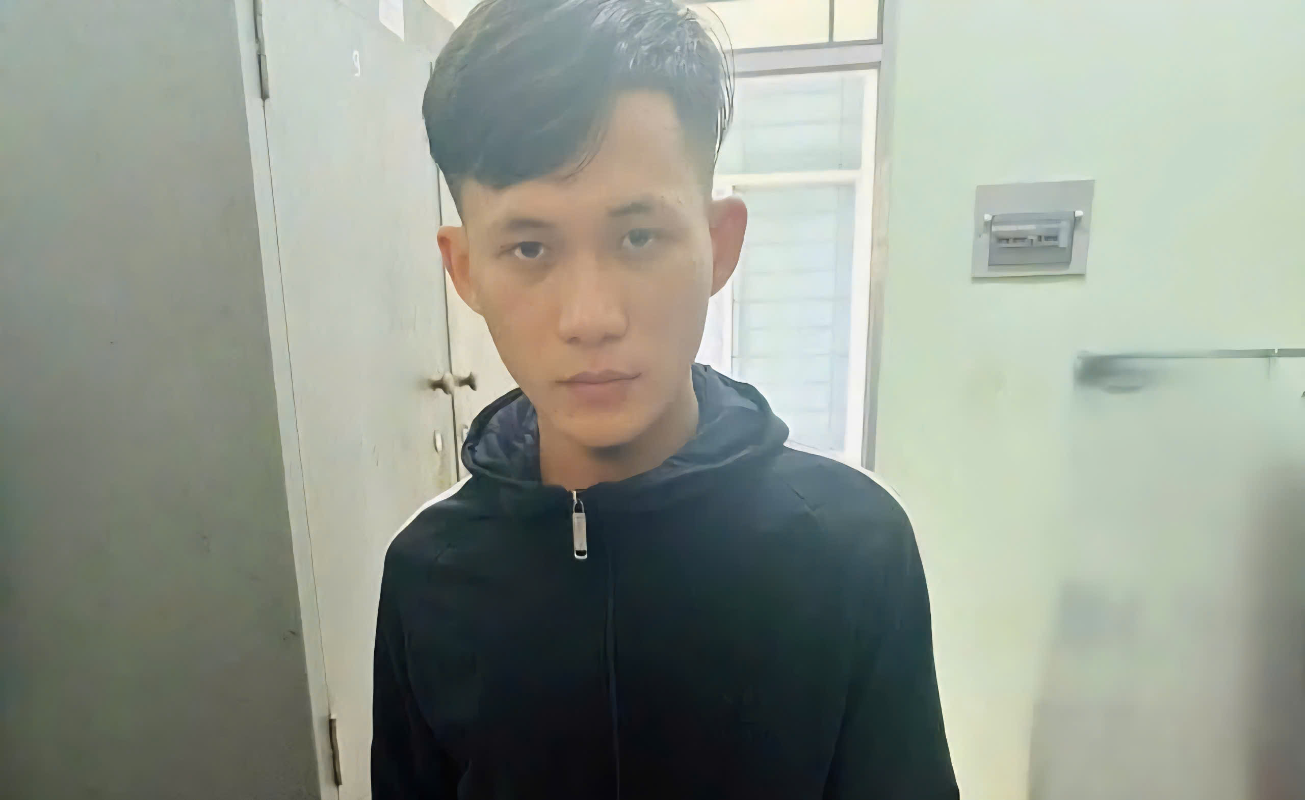 Bắt giữ thanh niên giả khách, cướp tiệm vàng tại Tây Ninh- Ảnh 1. Bắt giữ thanh niên giả khách, cướp tiệm vàng tại Tây Ninh- Ảnh 1.